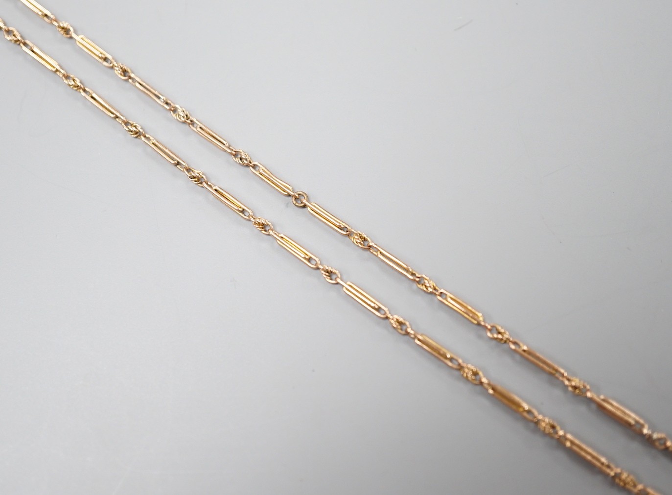 A yellow metal oval link chain, 40cm, 5.1 grams.